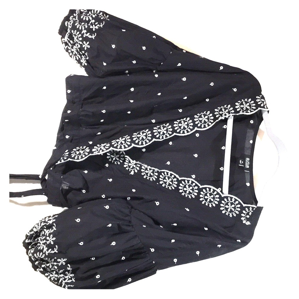 Wrap around Calypso top.Medium